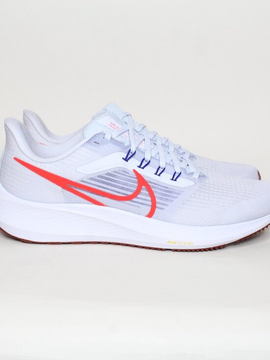 Athletic_Shoes
